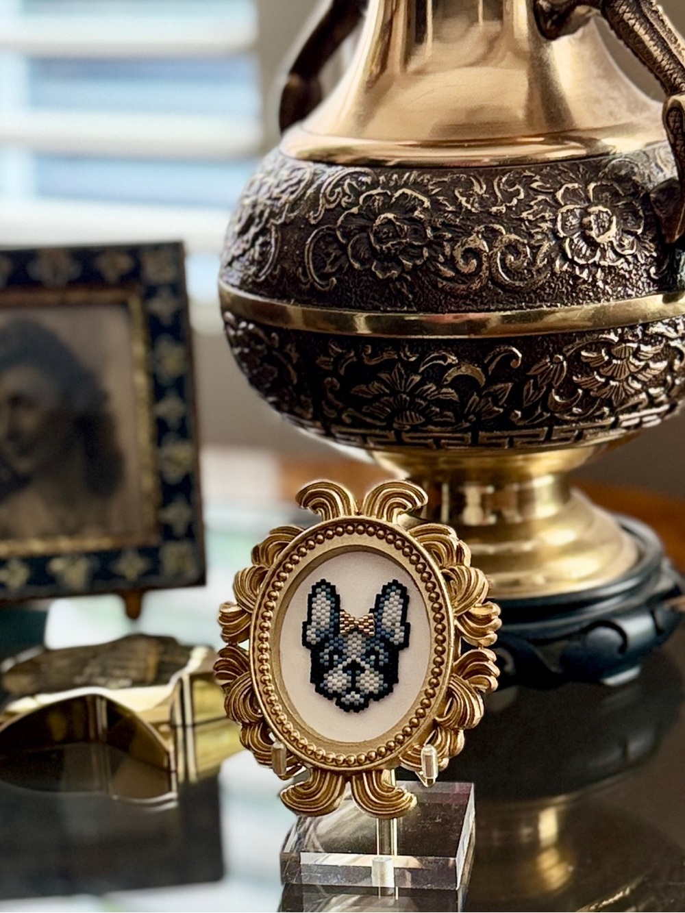 French Bulldog Beaded Art • Tiny Framed Dog Portrait • Gold Frame Decor - Picture 6 of 6